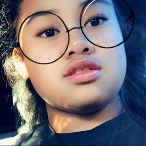 Meet your Posher, Felicity